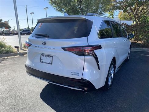 Certified 2023 Toyota Sienna Limited image 8