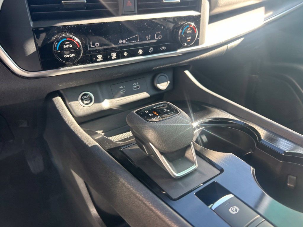 Certified 2023 Nissan Rogue SV AWD/4WD image 18