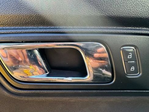 Used 2016 Ford Mustang Coupe RWD image 5