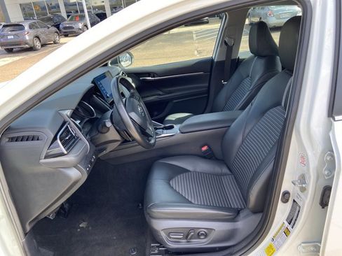 Used 2024 Toyota Camry SE image 33