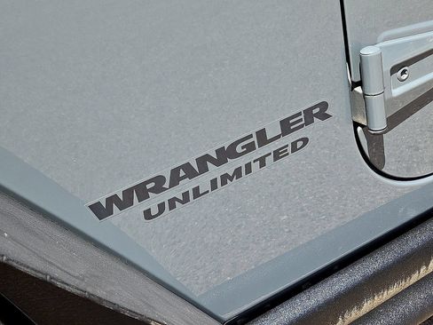 Used 2014 Jeep Wrangler Unlimited Rubicon AWD/4WD image 13