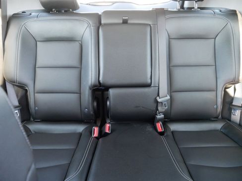 Used 2024 GMC Terrain SLT w/ Infotainment Package II image 13