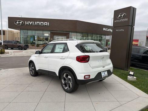 New 2026 Hyundai Venue SEL FWD image 3