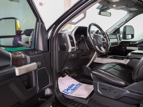 Used 2021 Ford F250 Lariat image 3