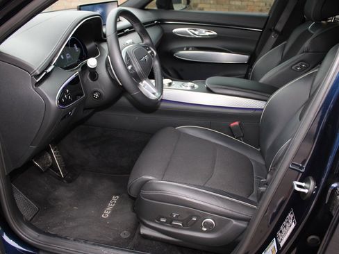 Used 2023 Genesis GV70 2.5T w/ Sport Prestige Package image 15