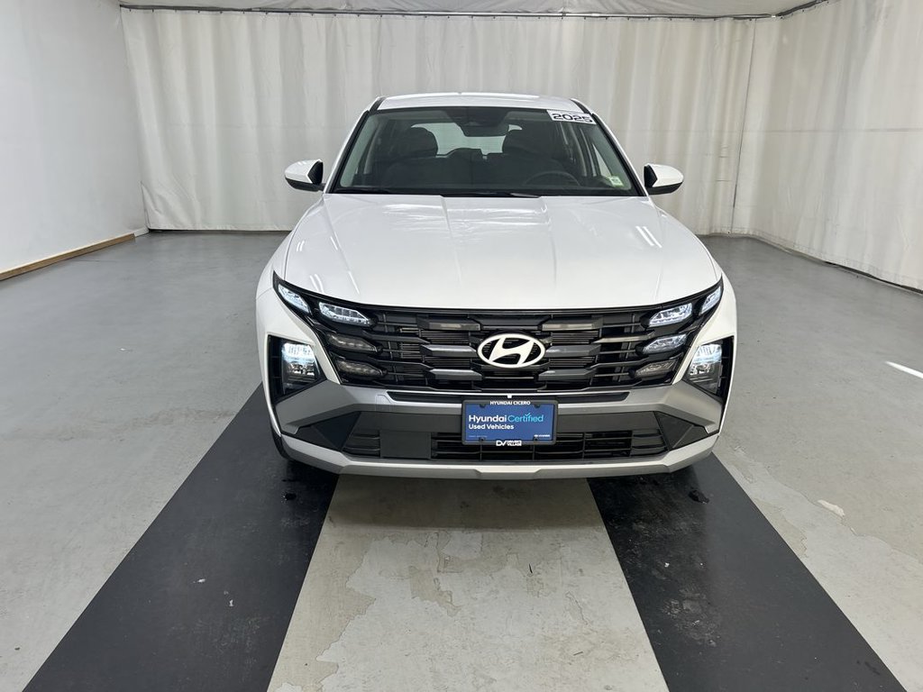 Used 2025 Hyundai Tucson SE AWD/4WD image 3