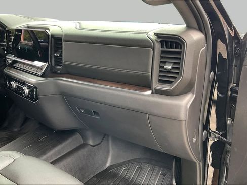 Used 2023 GMC Sierra 1500 SLT w/ X31 Off-Road Package AWD/4WD image 18