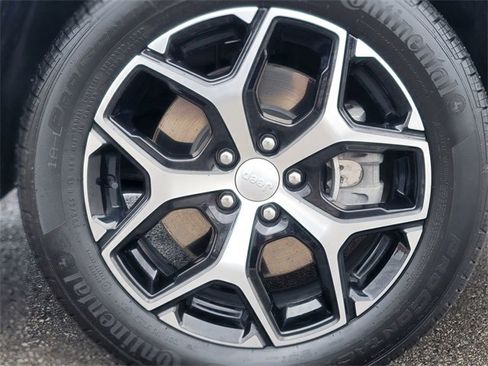 Certified 2024 Jeep Compass Limited image 17