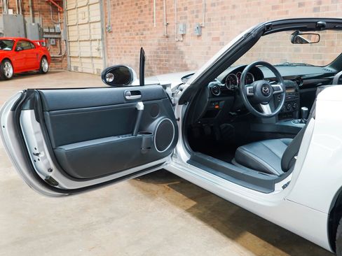 Used 2007 MAZDA MX-5 Miata Grand Touring w/ Premium Pkg RWD image 41