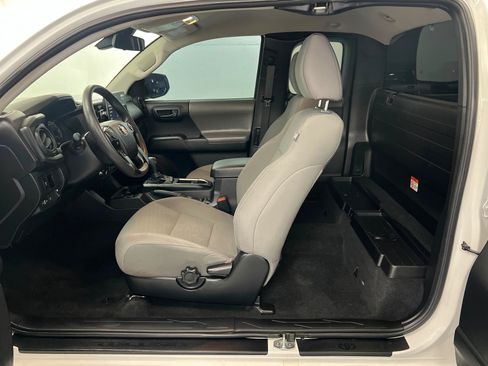 Used 2022 Toyota Tacoma SR AWD/4WD image 14