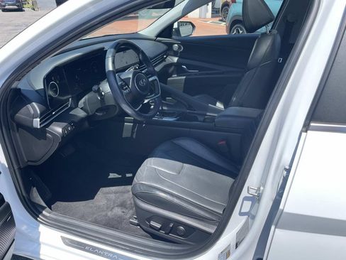 Used 2023 Hyundai Elantra Limited w/ Preferred Accessory Package FWD image 17