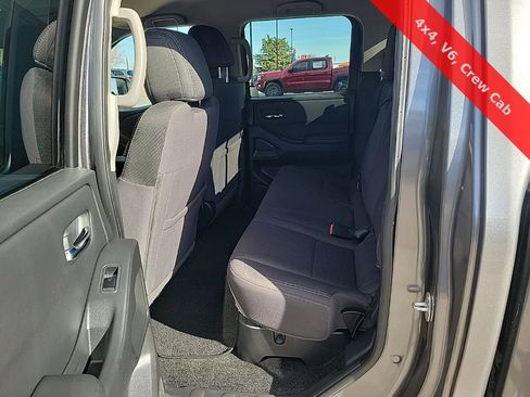Used 2022 Nissan Frontier SV image 12