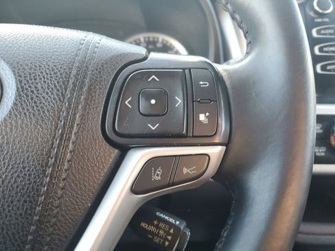 Used 2019 Toyota Highlander XLE image 17