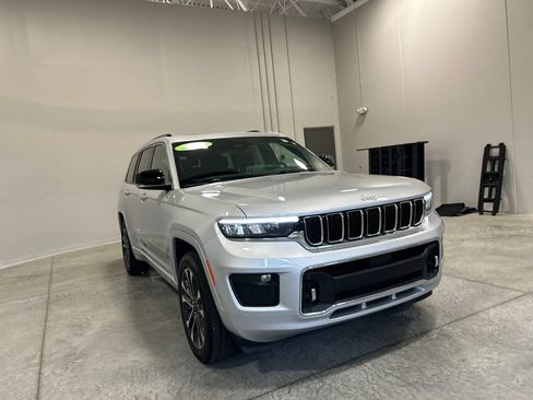 Used 2024 Jeep Grand Cherokee L Overland AWD/4WD image 4