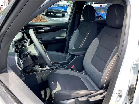 Used 2025 Chevrolet TrailBlazer LS w/ LS Convenience Package FWD image 24