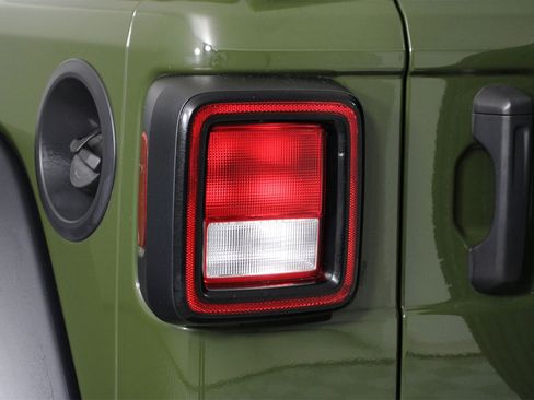 Used 2021 Jeep Wrangler Unlimited Sport image 18