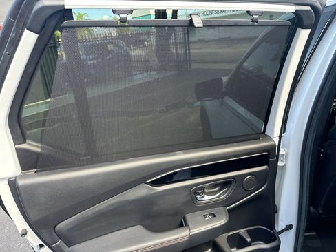 Used 2025 Honda Pilot TrailSport image 26