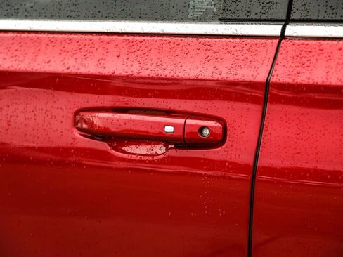 Used 2022 GMC Yukon XL SLE image 42