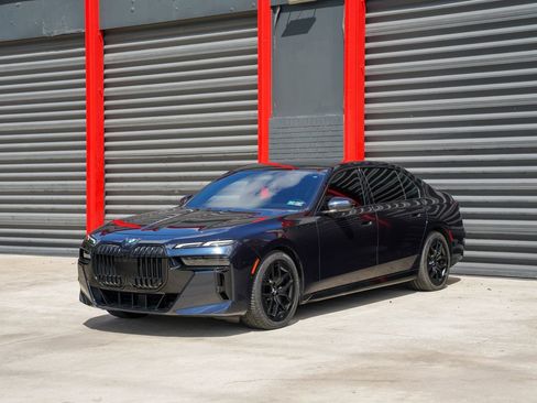 Used 2023 BMW 740i image 1