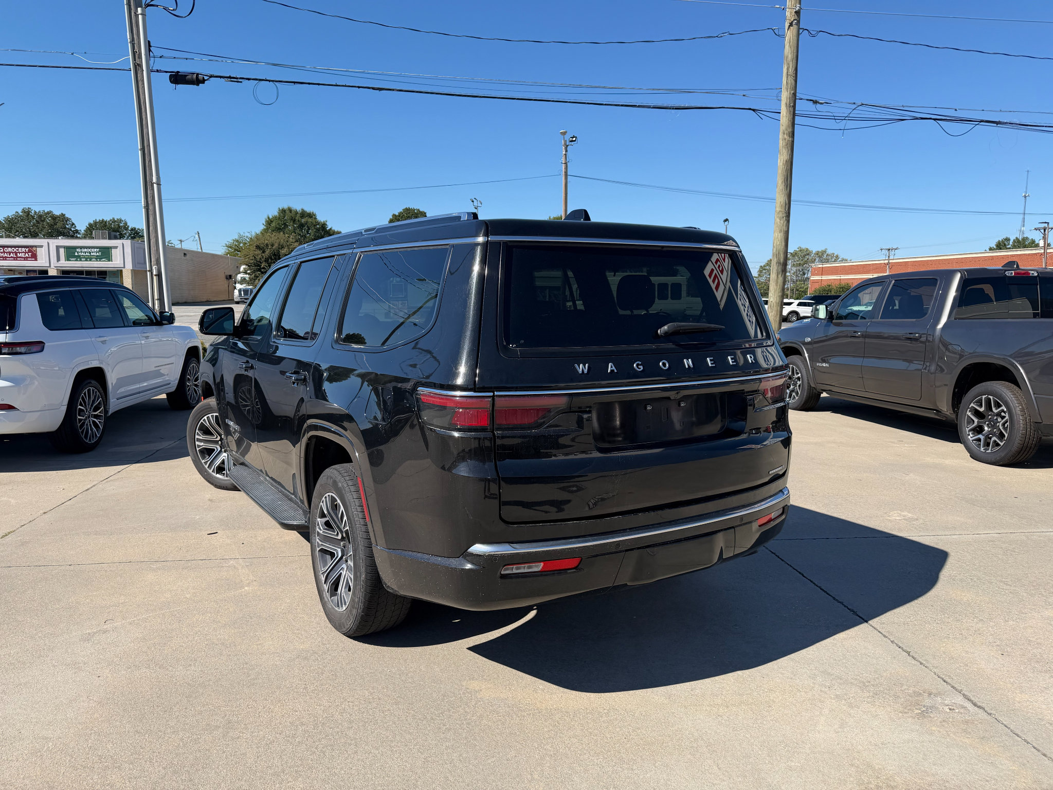 Certified 2024 Jeep Wagoneer Series II w/ Flexible Seating Group AWD/4WD image 4