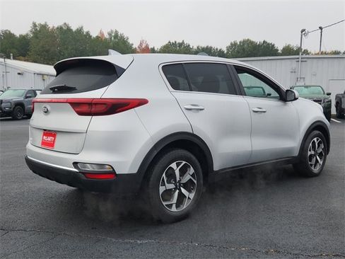 Used 2022 Kia Sportage LX image 3