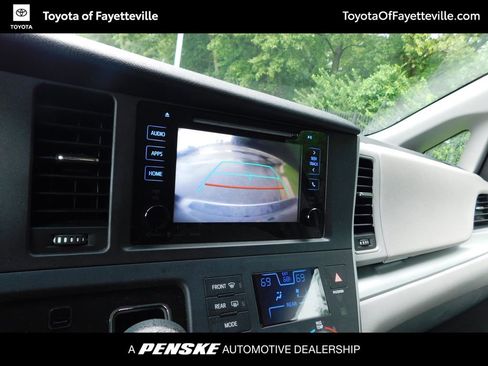 Used 2016 Toyota Sienna LE FWD image 6