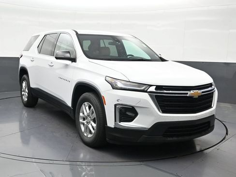 Used 2022 Chevrolet Traverse LS FWD image 8