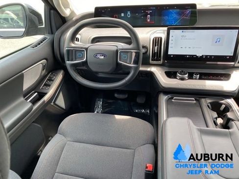 Used 2025 Ford Expedition Max Active AWD/4WD image 35