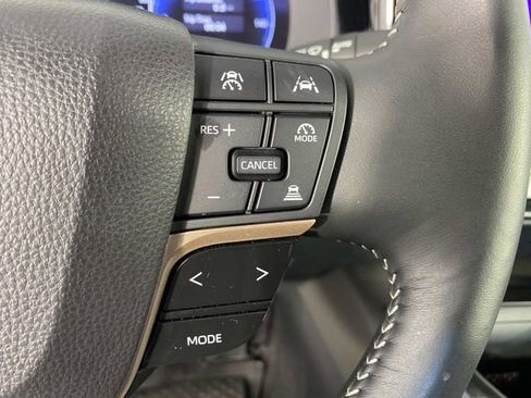 Used 2026 Toyota Crown AWD/4WD image 17