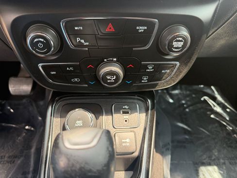 Used 2018 Jeep Compass Limited w/ Navigation Group AWD/4WD image 16