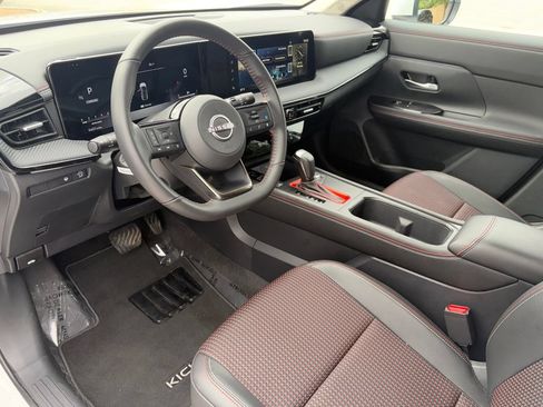 Used 2025 Nissan Kicks SR FWD image 8