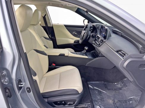 Used 2022 Lexus ES 300h w/ Premium Package image 15