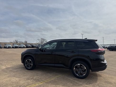 Certified 2025 Nissan Rogue SV image 17