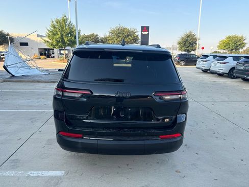Used 2023 Jeep Grand Cherokee L Laredo AWD/4WD image 4
