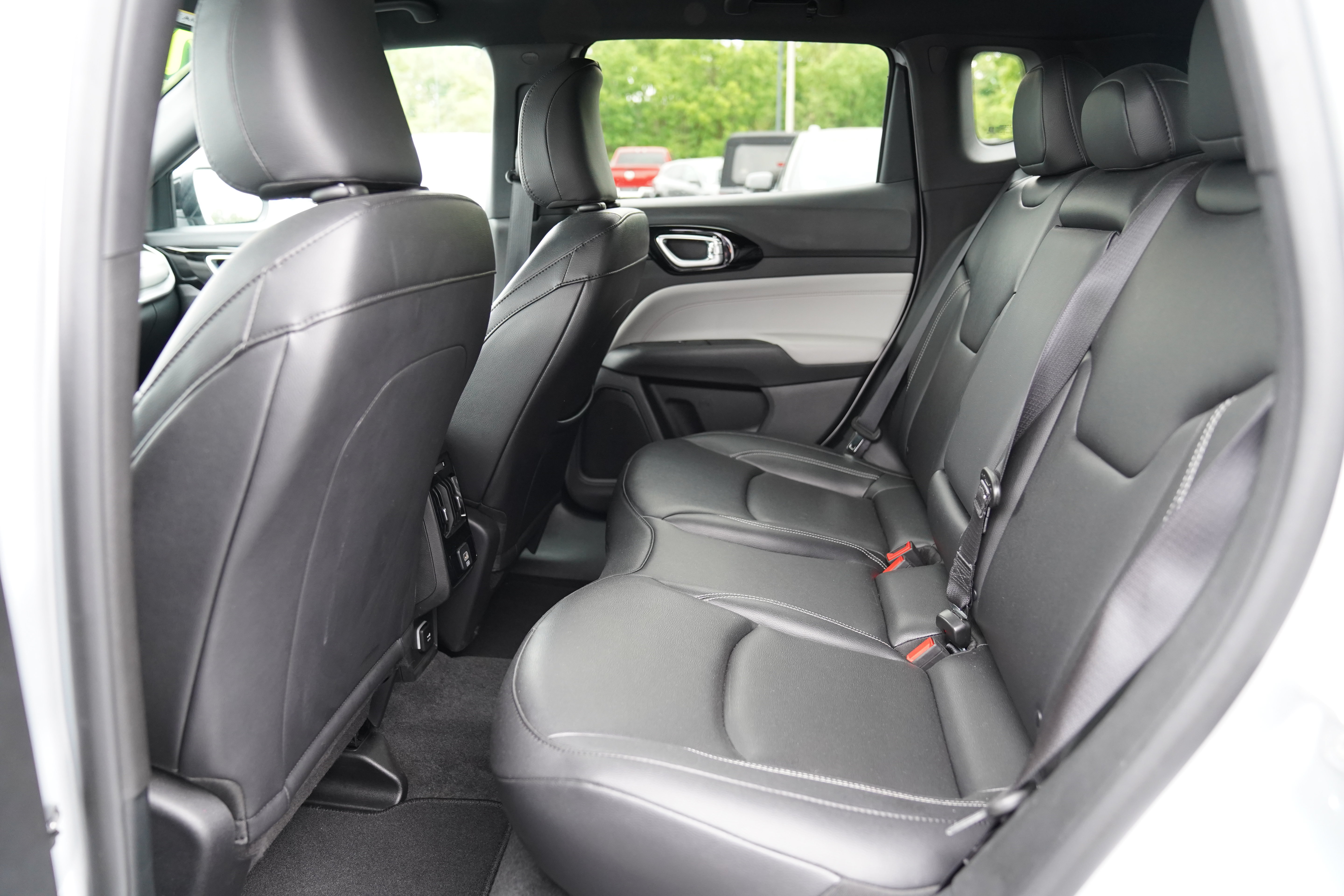 Used 2026 Jeep Compass Limited AWD/4WD image 5