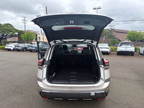 Used 2025 Nissan Rogue SL FWD image 10