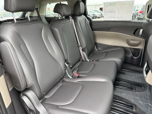 New 2026 Kia Carnival EX FWD image 24