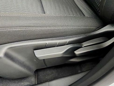 Used 2026 Chevrolet Equinox LT w/ Safety and Technology Package FWD image 11