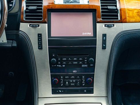 Used 2014 Cadillac Escalade Platinum image 14