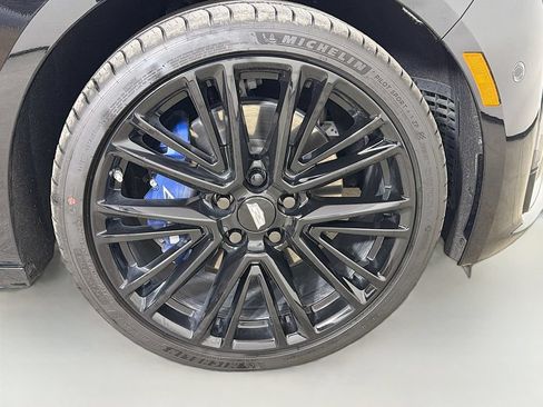 Certified 2025 Cadillac CT5 V w/ LPO, ONYX Package AWD/4WD image 29