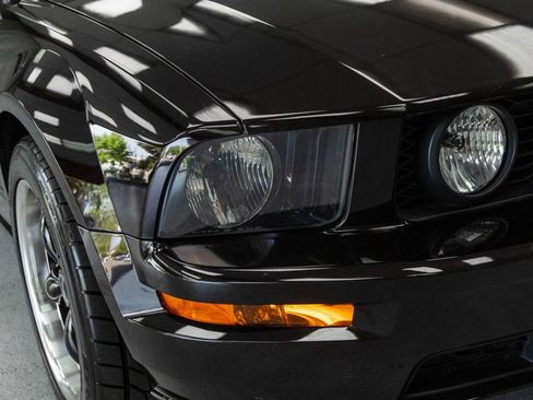 Used 2005 Ford Mustang GT RWD image 11