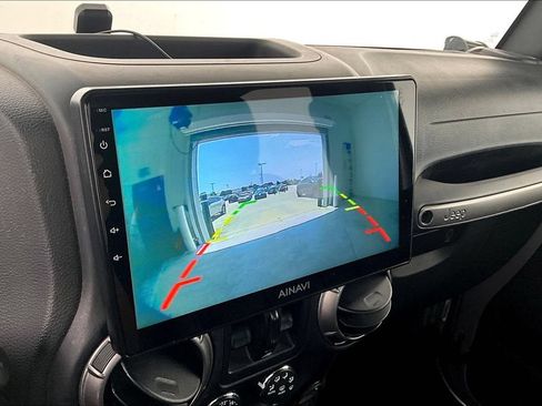 Used 2018 Jeep Wrangler Unlimited Sahara AWD/4WD image 28