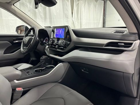 Used 2025 Toyota Highlander XLE image 67