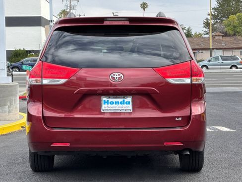 Used 2014 Toyota Sienna LE FWD image 9