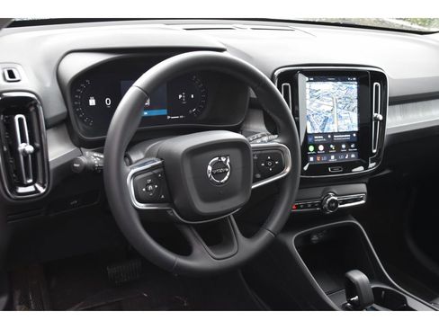 Certified 2025 Volvo XC40 B5 Core w/ Protection Package Premier image 8