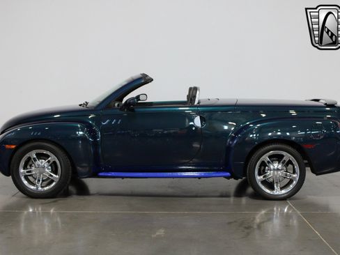 Used 2005 Chevrolet SSR w/ Preferred Equipment Group image 23