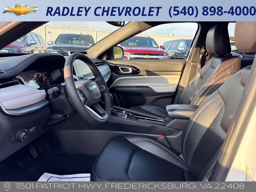 Used 2025 Jeep Compass Limited AWD/4WD image 3