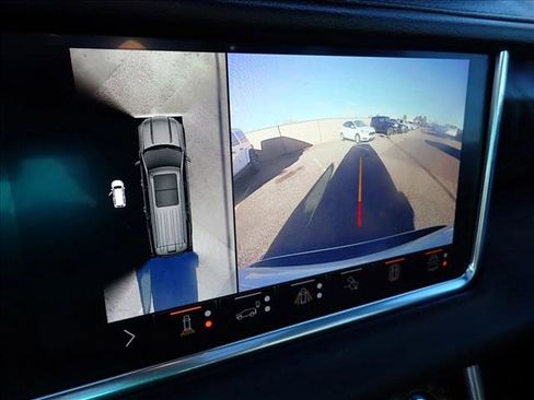 Used 2022 GMC Yukon XL Denali w/ Denali Premium Package image 24