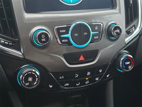 Used 2017 Chevrolet Cruze LT image 31