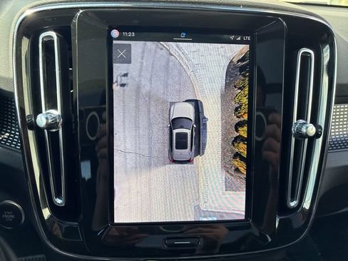 Used 2025 Volvo XC40 B5 Plus AWD/4WD image 26